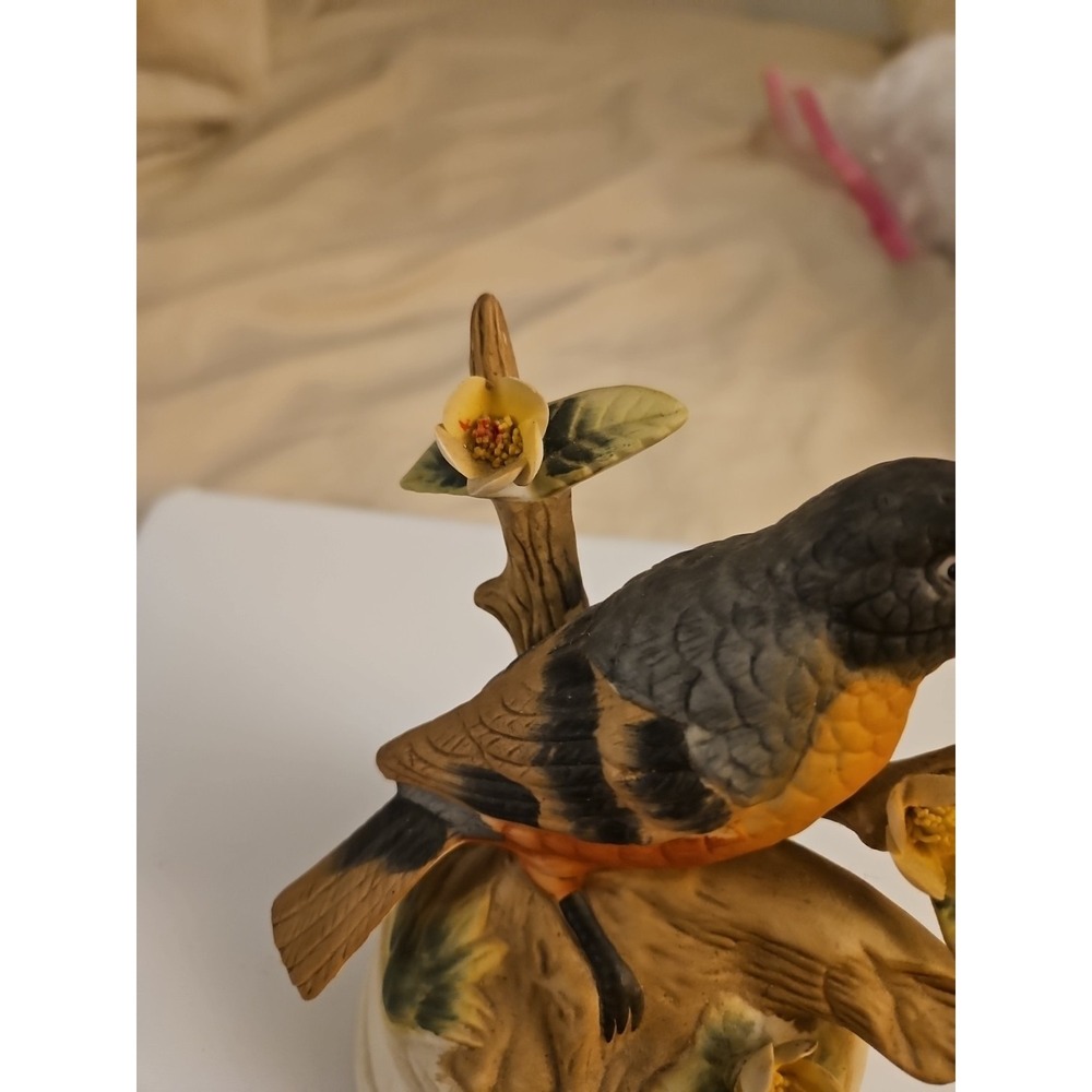 Vintage Milano Porcelain Bird Music Box /‎ Robin on a Branch / Eda Mann (466) - Picture 3 of 7